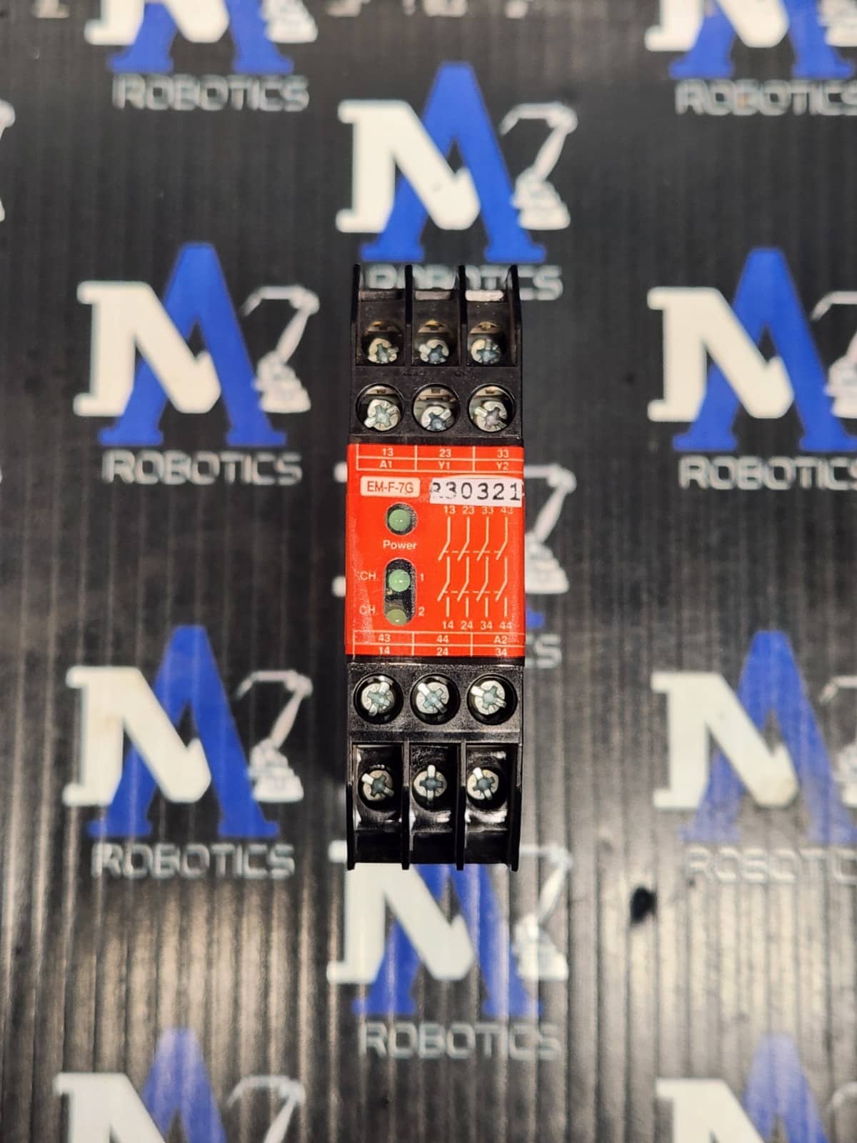 Banner EM-F-7G Safety Relay