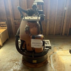 Lot #32 Kuka KR 210 L180-2 2000